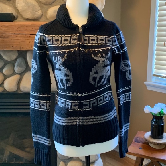 Aritzia TNA Black & Gray Deer Sweater